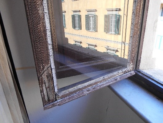 Infisso ligneo pre lavori